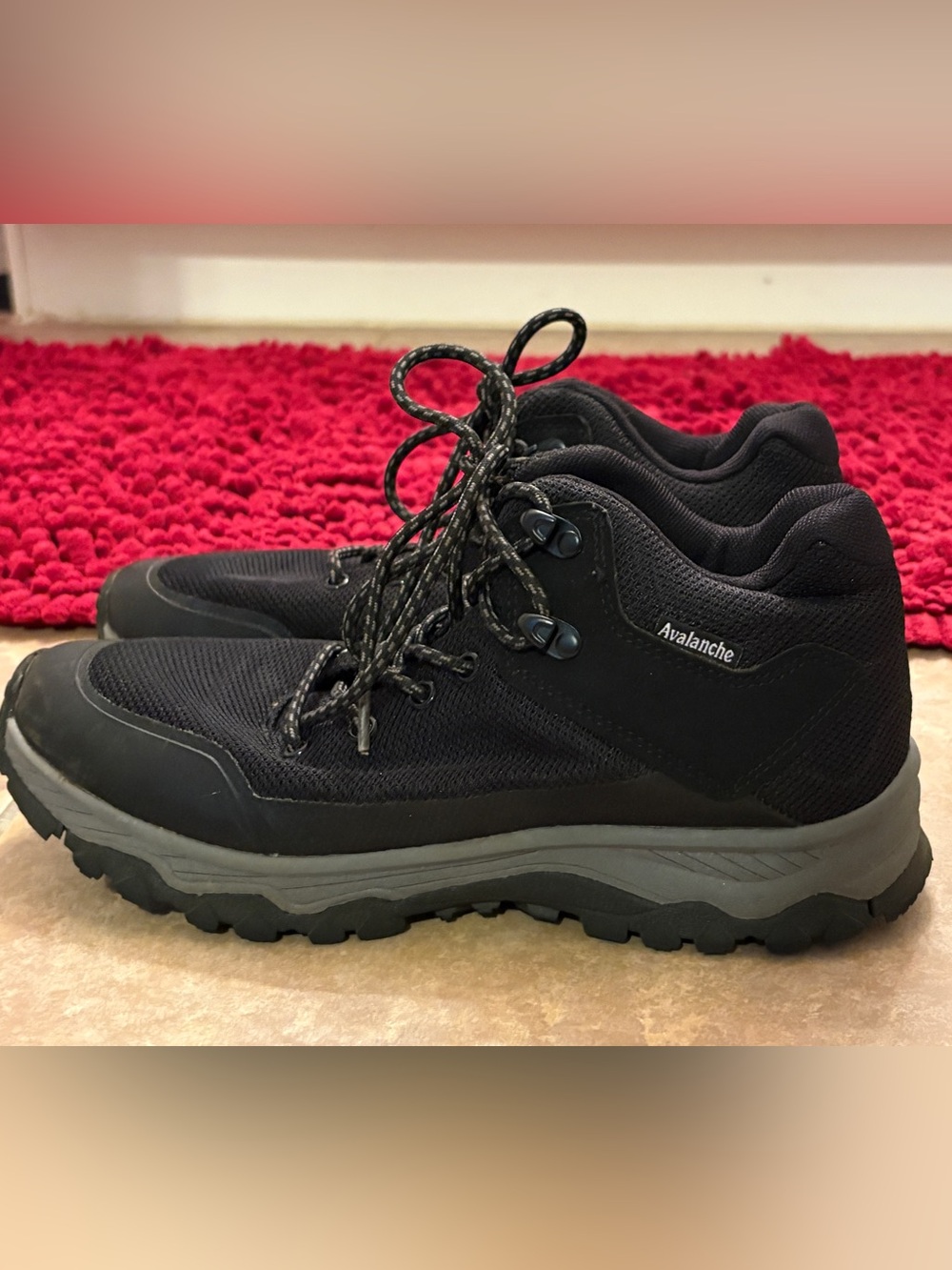 Avalanche women’s black hiking boots